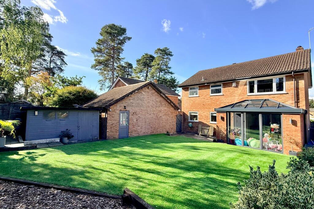 Main image of property: Fernwood Close, Ringwood, BH24 2NQ