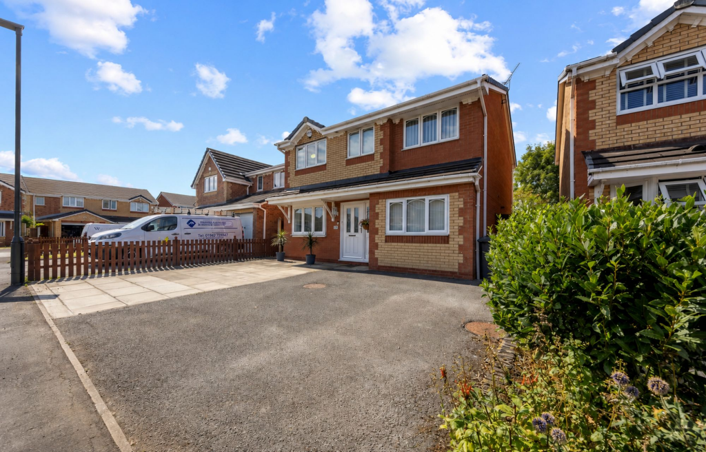 Main image of property: Lapwing Close, Lowton, WA3