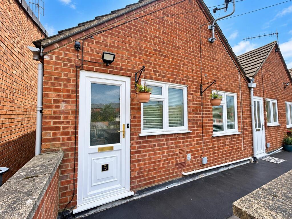 Main image of property: High Street, Bidford-on-avon