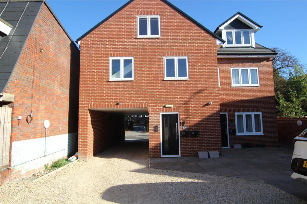 Main image of property: Walton Road, Aylesbury, Buckinghamshire, HP21
