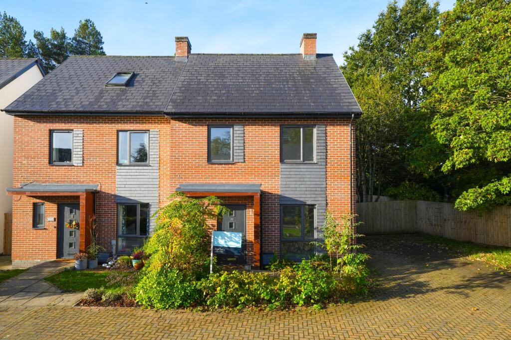 Main image of property: Woodleigh Close, Harrogate, North Yorkshire, HG1
