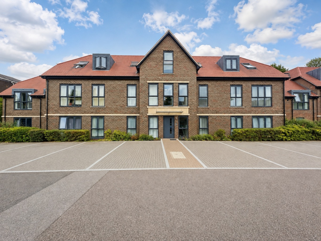 Main image of property: Ely House, Frances Drive, Dunstable, Bedfordshire, LU6 1GG