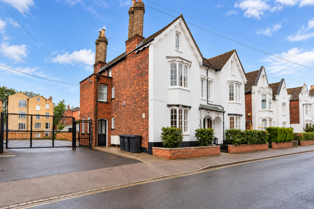 Main image of property: 52a Adelaide Square, Bedford, Bedfordshire, MK40 - £1650 PCM