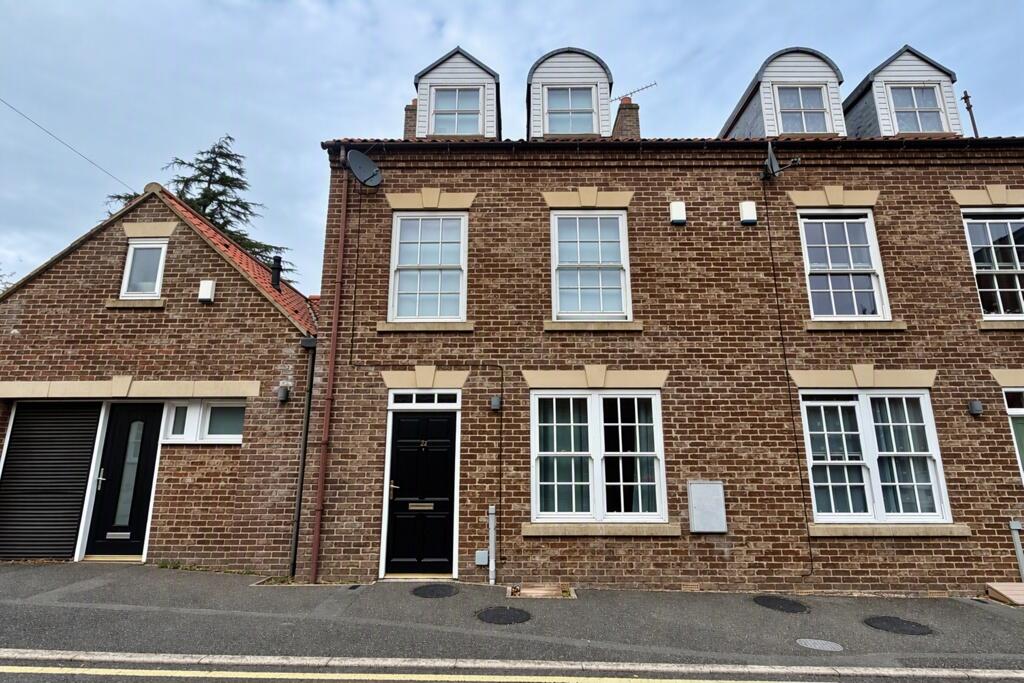 Main image of property: 2A Priestgate, Barton-upon-humber, Lincolnshire, DN18