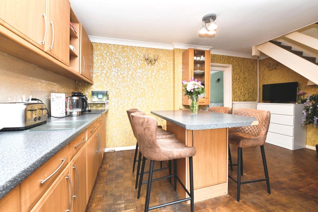 Main image of property: Roslings Close, Chelmsford