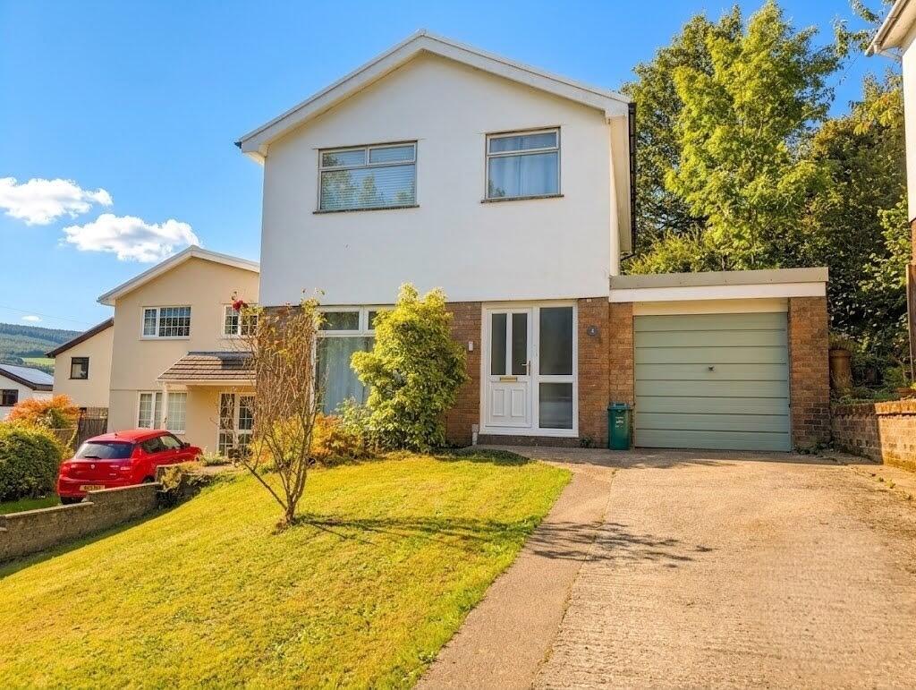 Main image of property: Cwm Alarch, Mountain Ash, Rhondda Cynon Taf, CF45 3DR