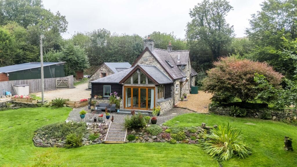 Main image of property: Yr'aber, Cwrtnewydd, Llanybydder, SA40