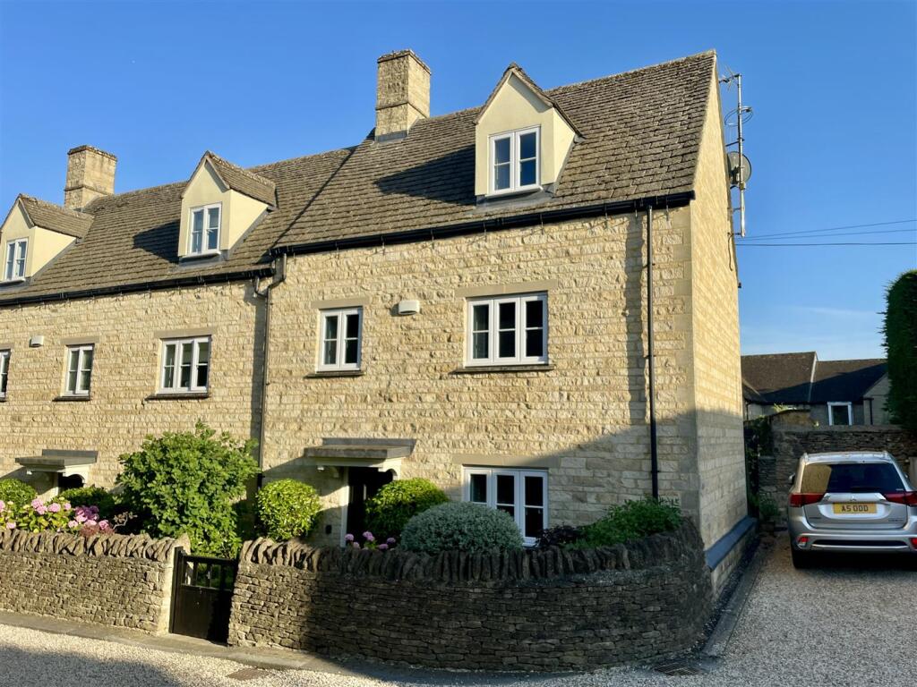 Main image of property: King Charles Place Stow-on-the-Wold.