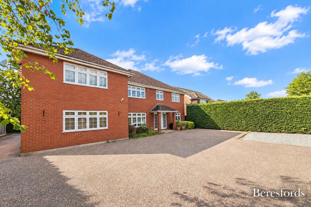 Main image of property: Hanging Hill Lane, Hutton, CM13