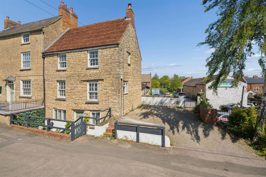 Main image of property: Towcester Road, Old Stratford, Milton Keynes