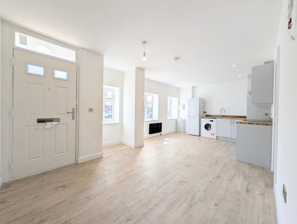 Main image of property: To Let - Heathfield Road, Ainsdale, PR8 - One Bed Ground Floor Apt