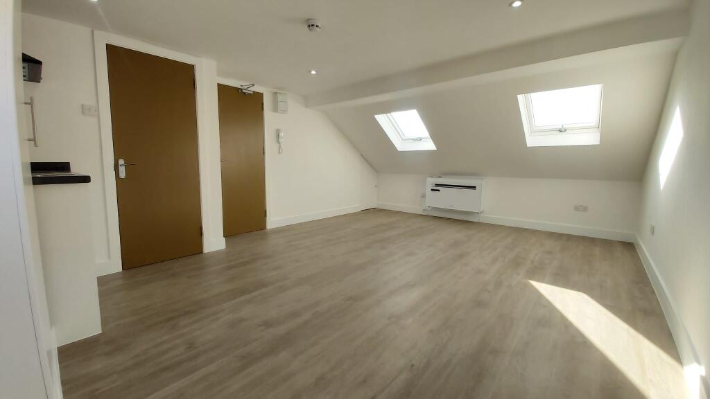 Main image of property: Canmore Gardens, London