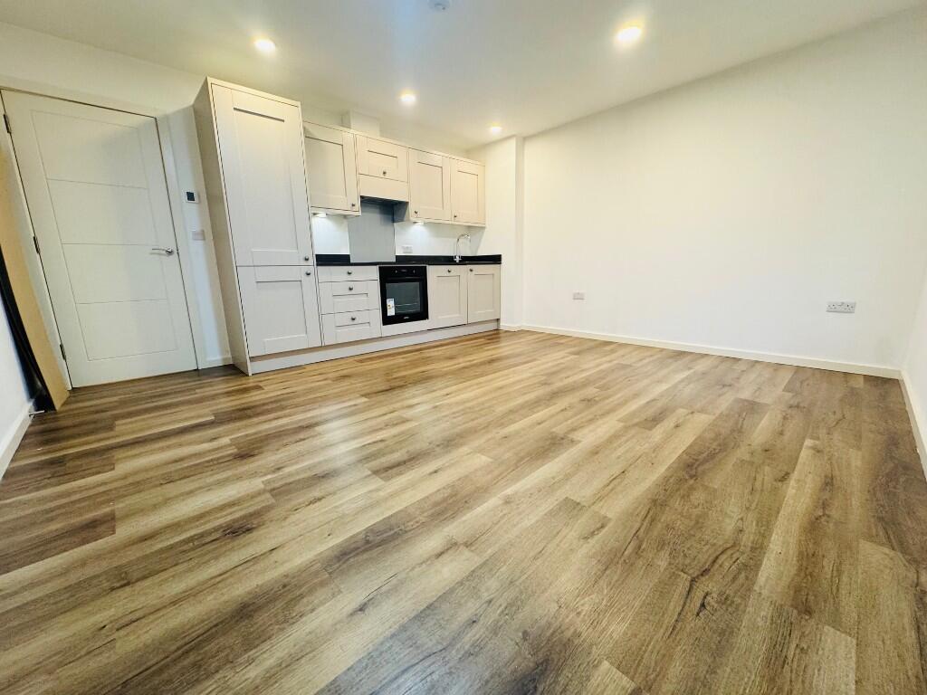 Main image of property: Liverpool Road, Luton, Bedfordshire, LU1