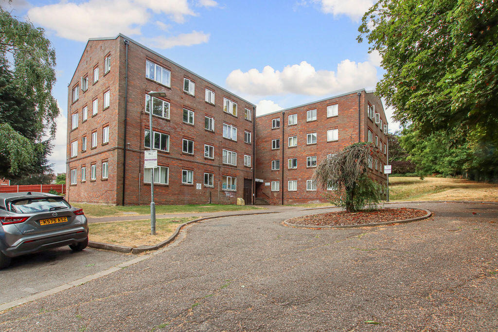 Main image of property: Leighton Buzzard Road, Hemel Hempstead