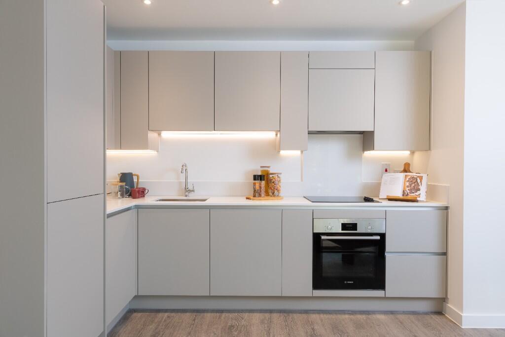 Main image of property: 1 Westhorpe Gardens, 
Hendon, 
London, 
NW4 1TH