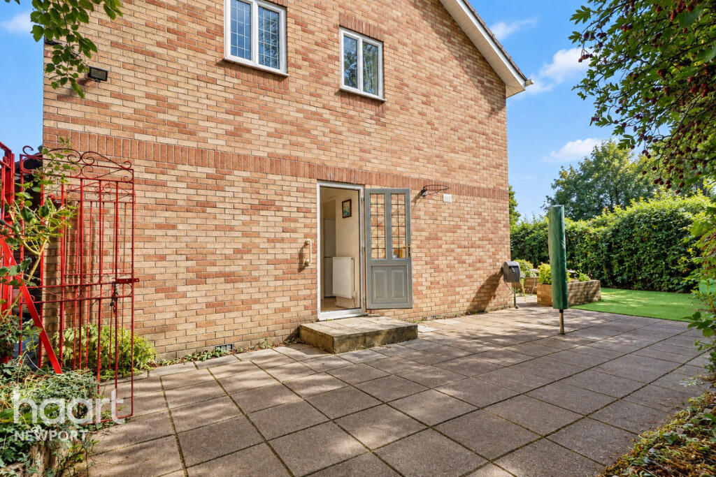 Main image of property: The Redlands, Newport