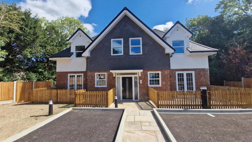 Main image of property: Hartley old road, CR8