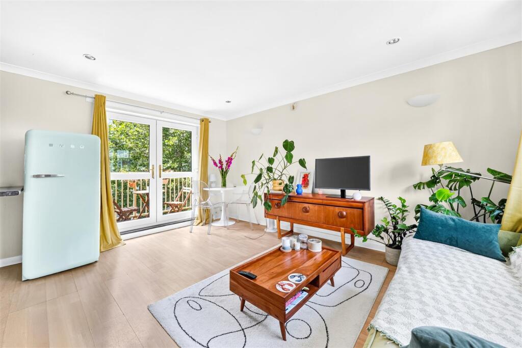 Main image of property: Cleveland Way, London