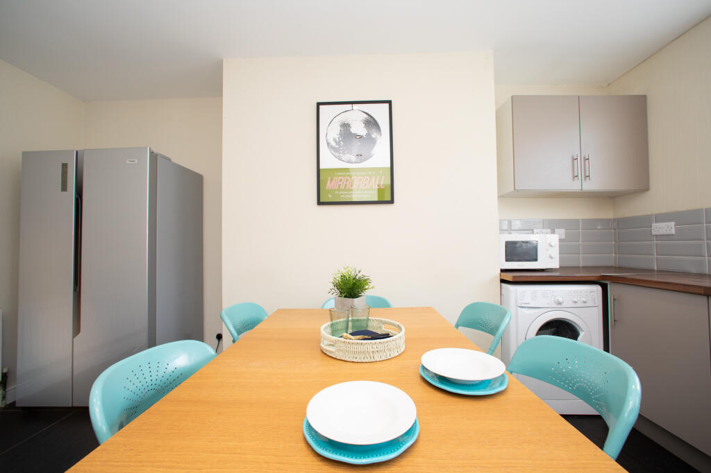 Main image of property: 65 Headingley Avenue, Headingley, Leeds, LS6 3ER