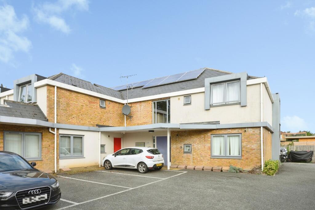 Main image of property: Kingston Road, Leatherhead, Surrey, KT22
