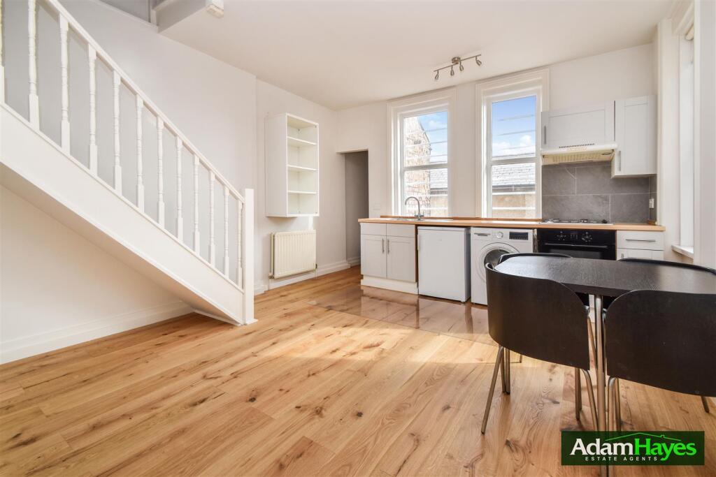 Main image of property: High Road, North Finchley, N12