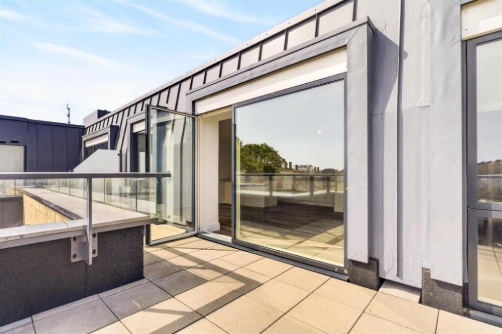 Main image of property: 31 Lindfield Place, Worthing, BN11
