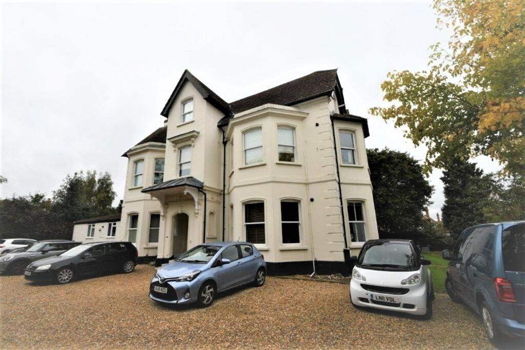 Main image of property: 1 bedroom Apartment 1st Floor in Guildford