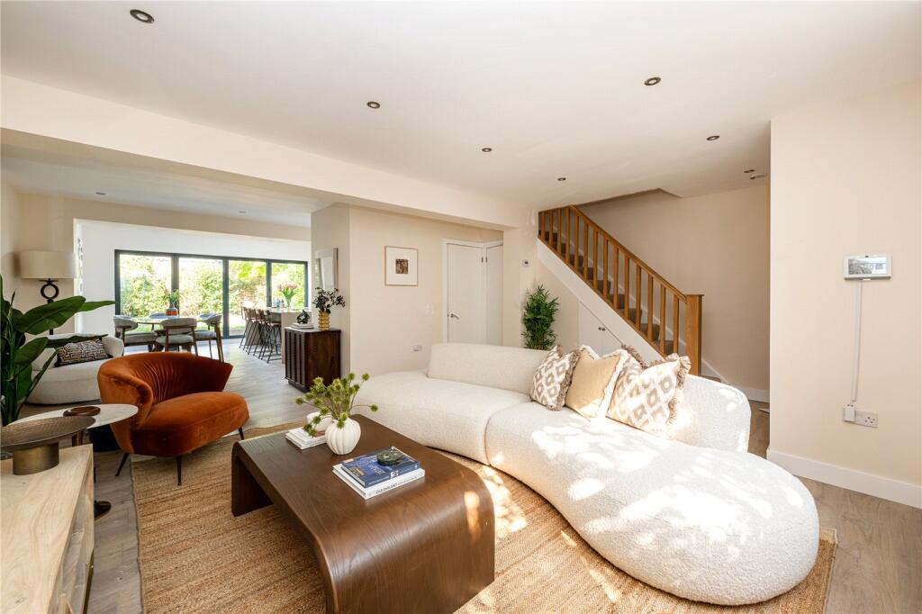 Main image of property: Avondale Park Gardens, Notting Hill, London, W11