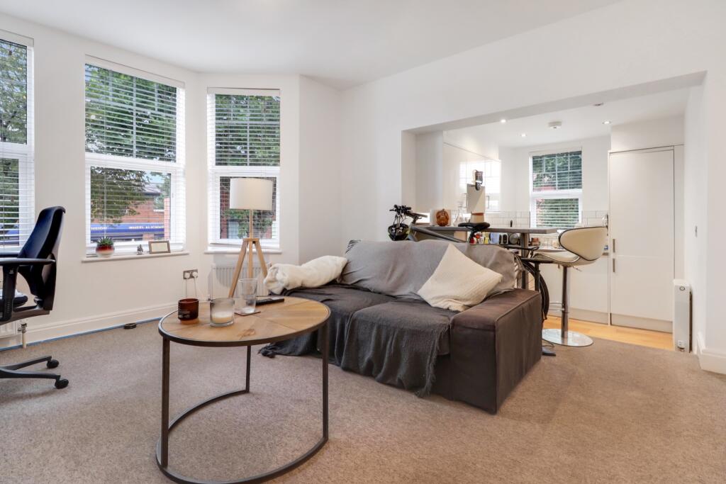 Main image of property: High Road, London, N20