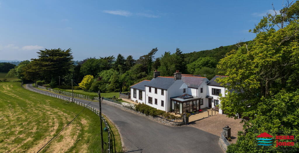 Main image of property: Ty'n Lon, Abererch - 4Ac LL53