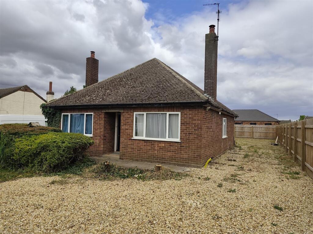 Main image of property: Hawthorn Bank, Spalding