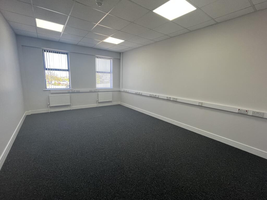 400 sqft office