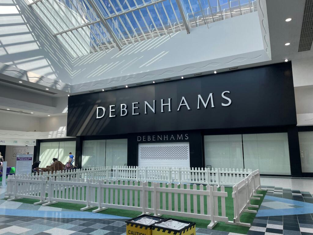 PHOTO 1 Unit 7075 4549 Osborn Square Fareham Shopping Centre.jpeg