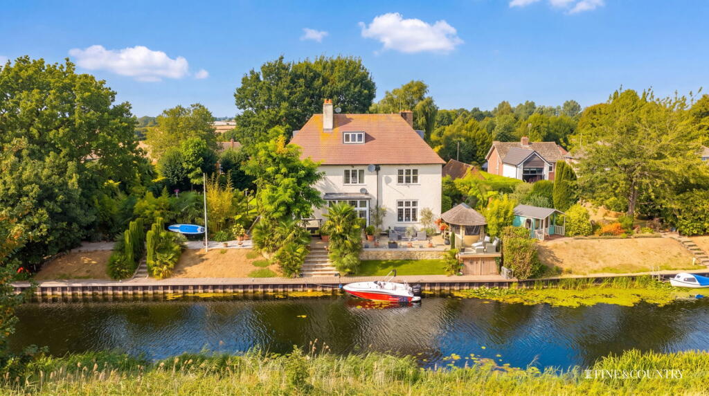 Main image of property: Surfleet