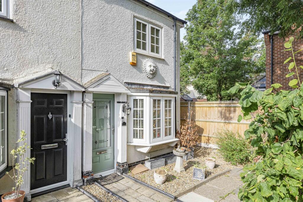 Main image of property: Fishers Cottages, Kidmore End Road, Emmer Green, Reading