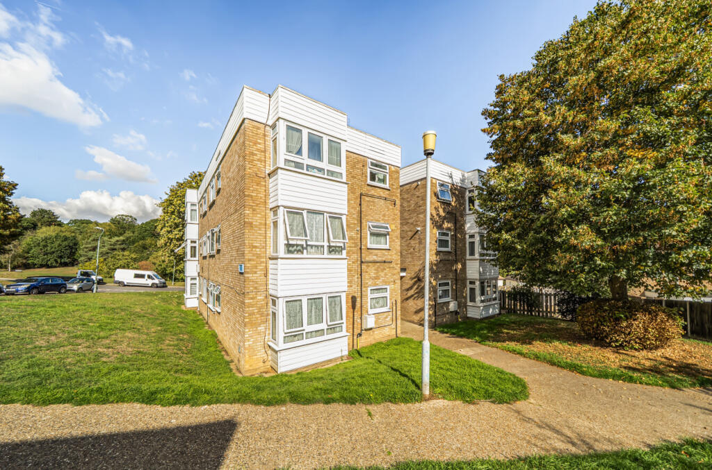 Main image of property: 42 Grove Road, Bexleyheath, Kent, DA7