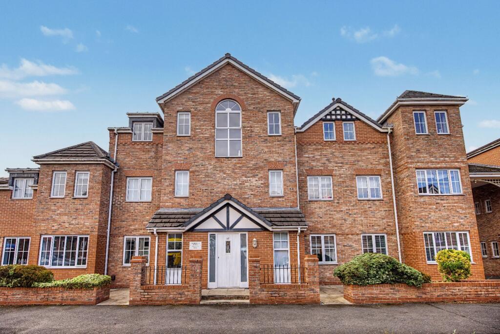 Main image of property: 15 Devonshire Road, Broadheath, Altrincham, Cheshire, WA14