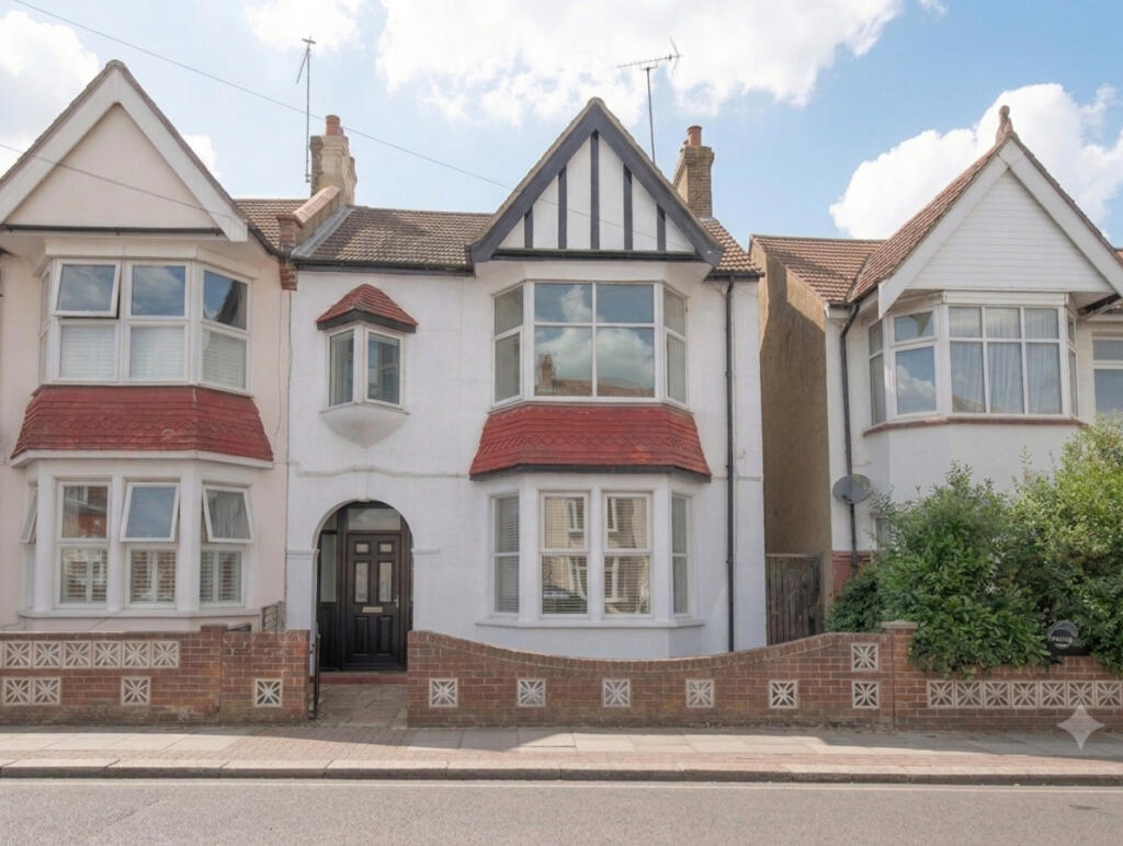Main image of property: Westbourne Grove, Westcliff-on-Sea, SS0 9