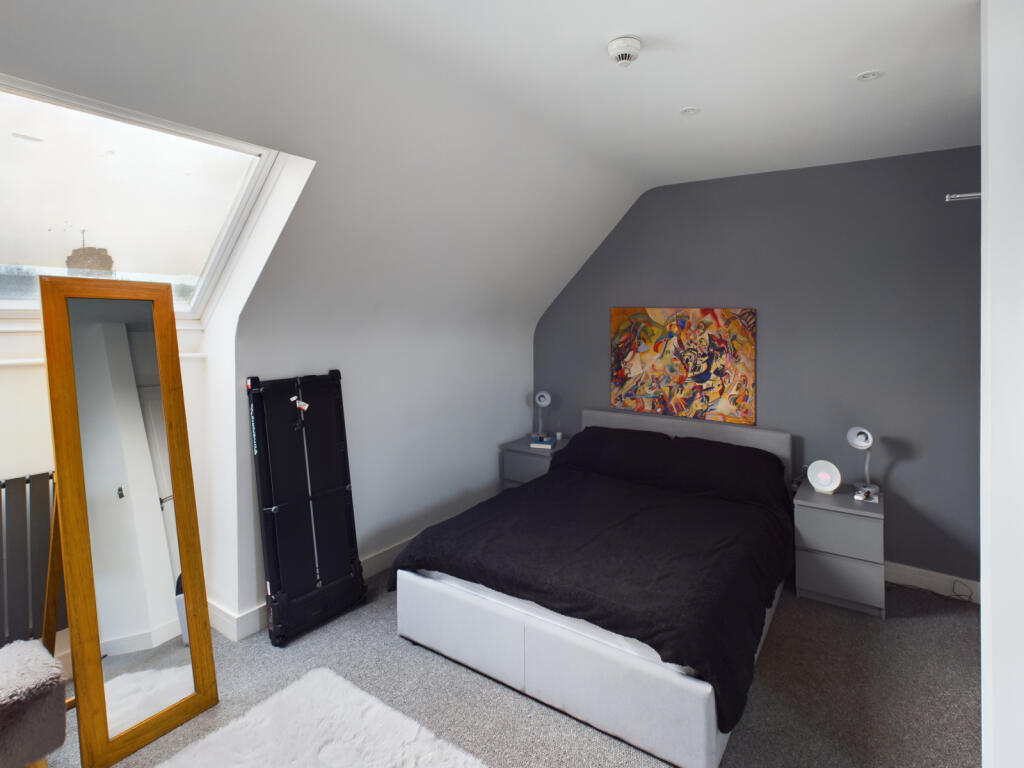 Main image of property: Room 6, Park Grove, Hull, HU5