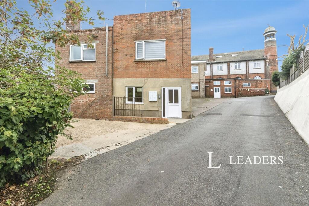 Main image of property: High Street, Gorleston, Great Yarmouth, NR31