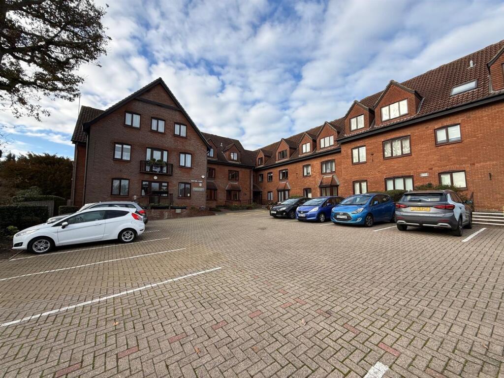 Main image of property: Chelmsford Road, Shenfield, Brentwood