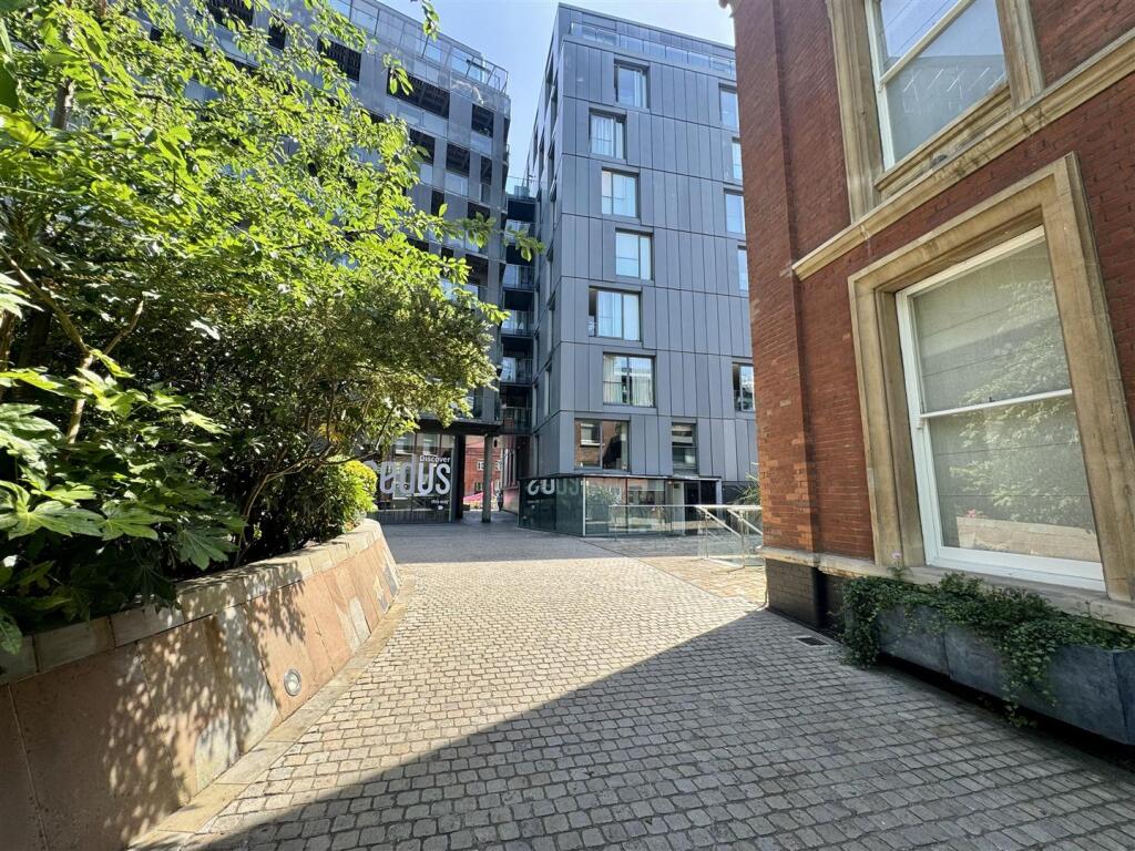 Main image of property: Dickinson Court, Brewhouse Yard, London