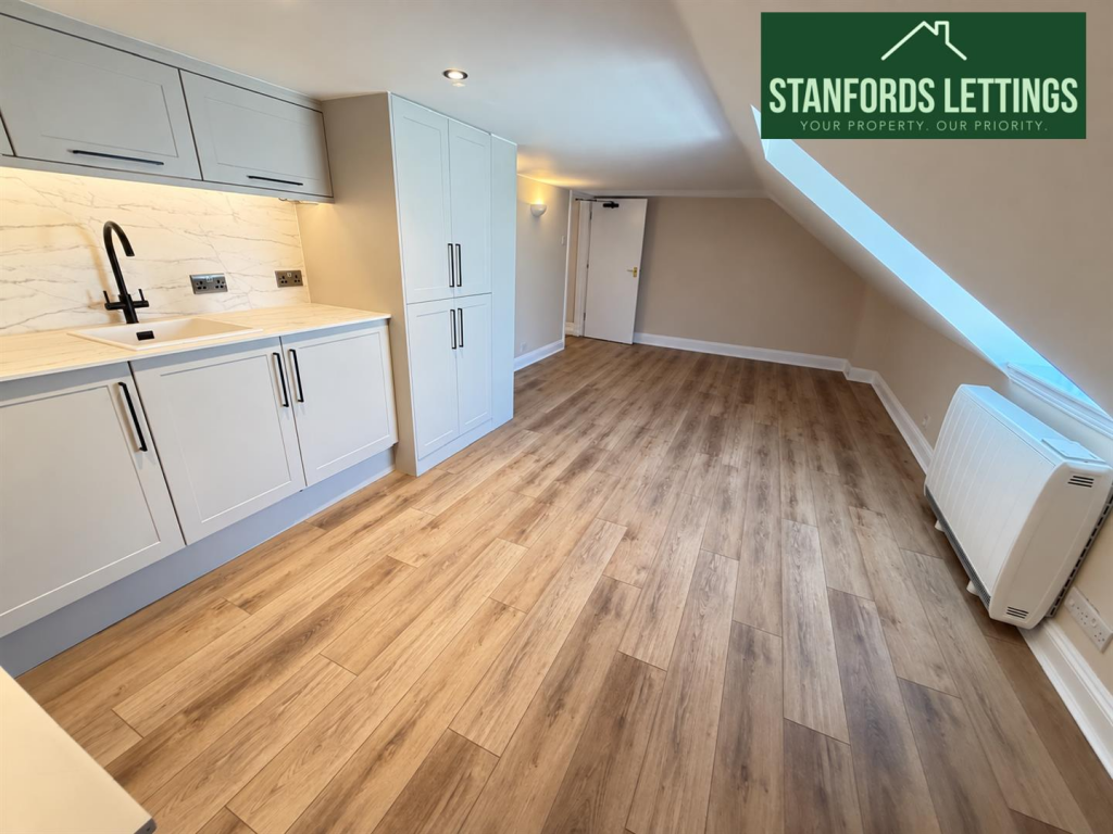 Main image of property: Flat 5 Queens Gate, 14A North Street