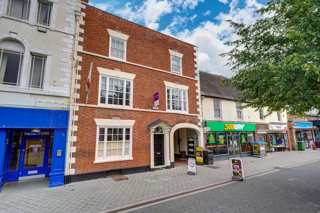 Main image of property: 62 High Street, Evesham, WR11