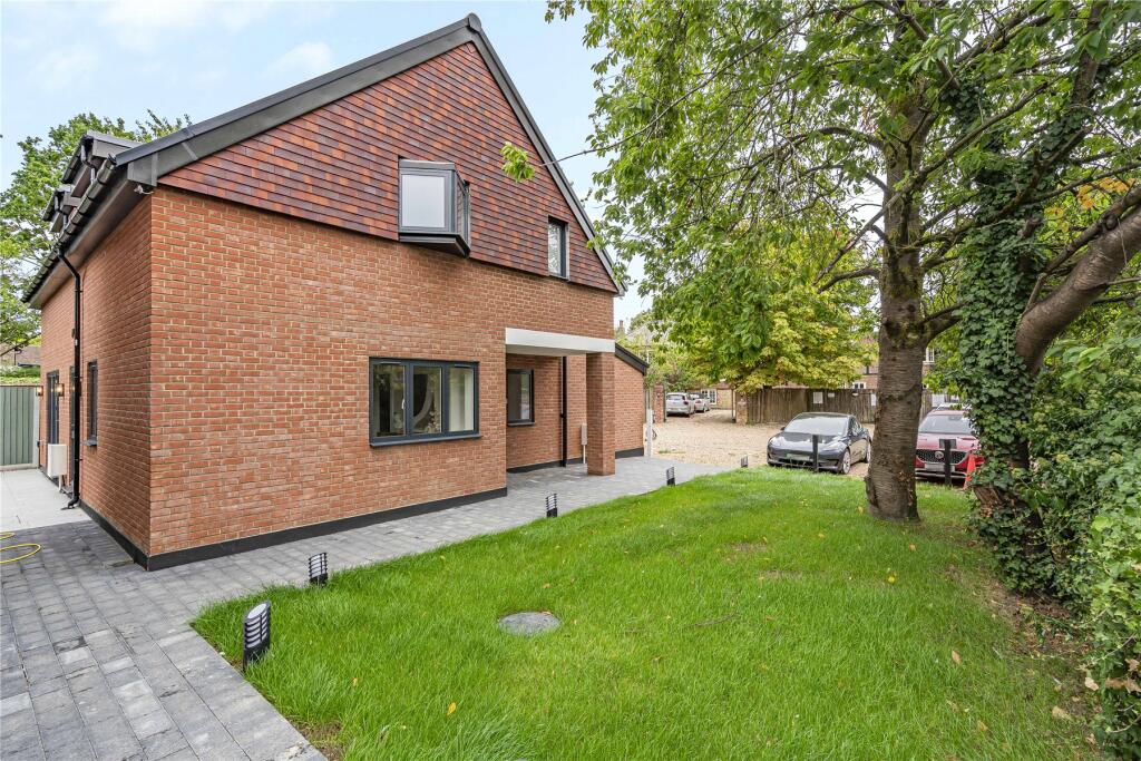 Main image of property: The Chestnuts, High Street, Haslemere, GU27
