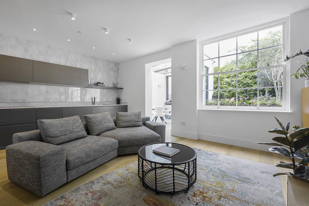 Main image of property: Ennismore Gardens, SW7