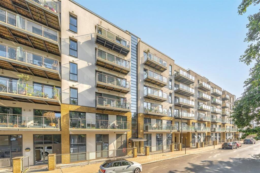 Main image of property: 18 Gwynne Road, London