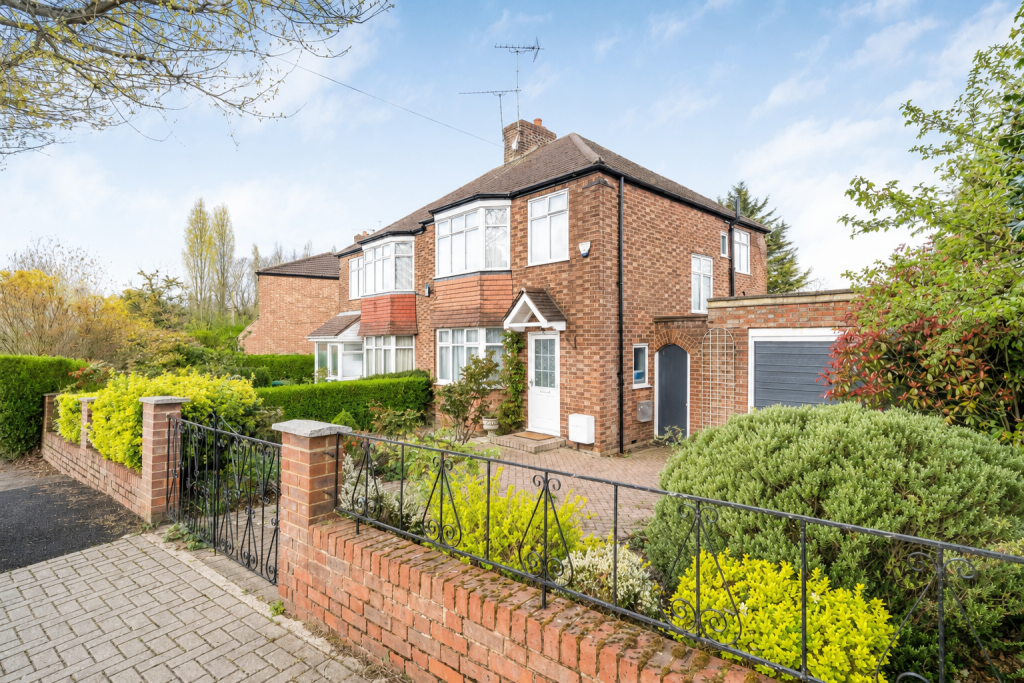 Main image of property: Grasvenor Avenue, Barnet, EN5