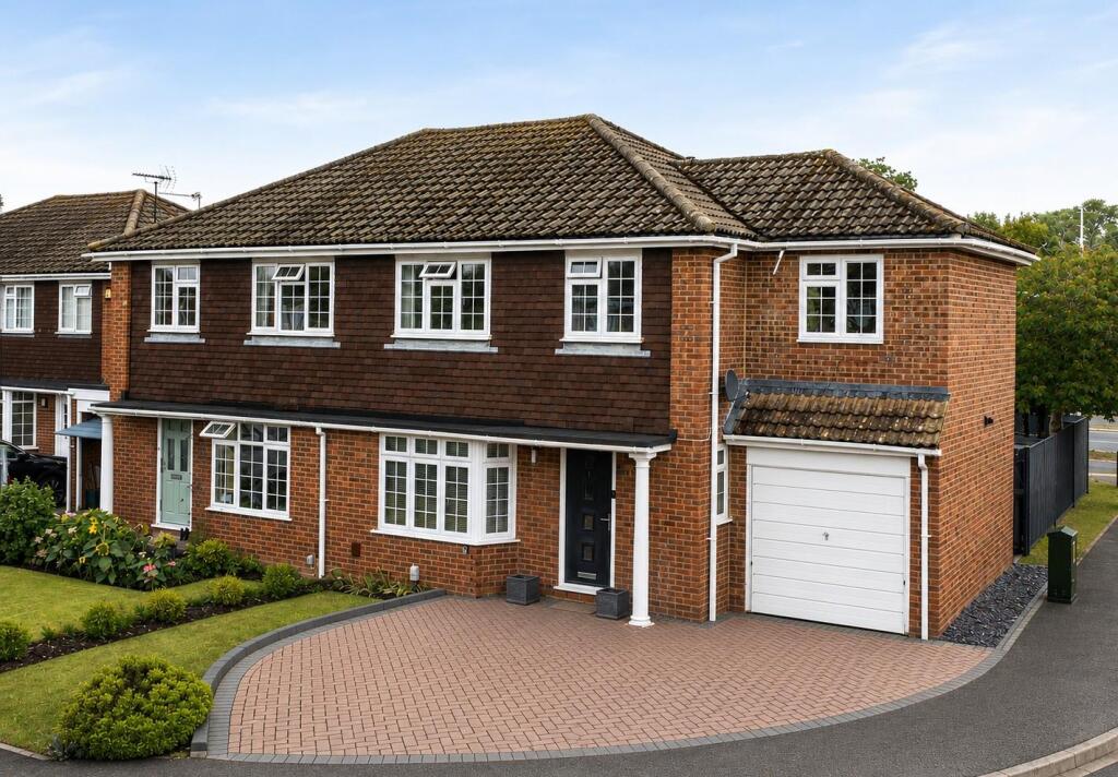 Main image of property: Summerfield Close, Wokingham, Berkshire, RG41 1PH