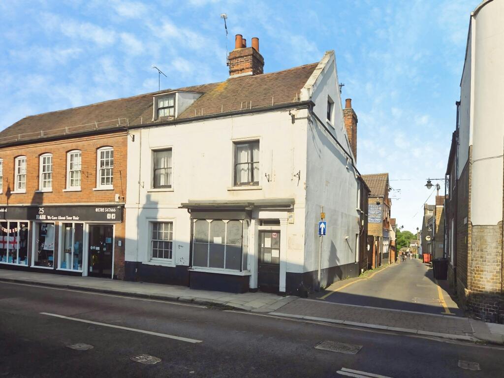 Main image of property: 2 South Street, Rochford, SS4 1BQ